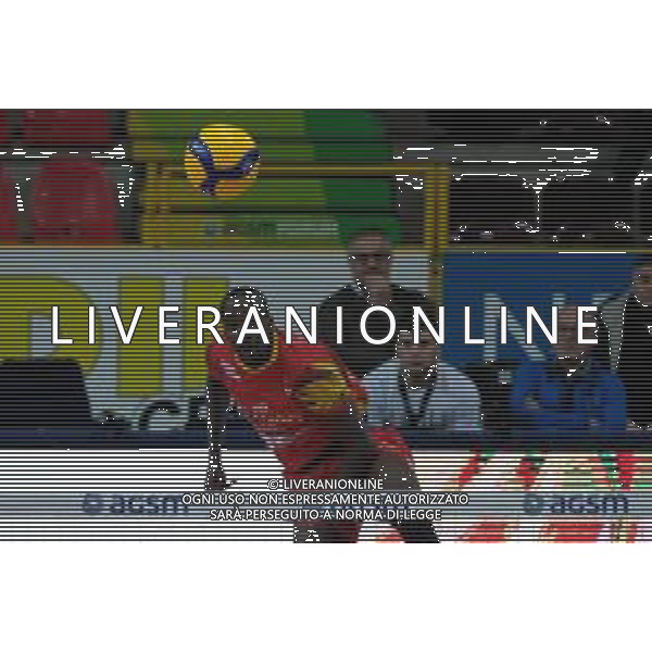 Campionato di Volley Superlega Serie A 2019/2020 Verona, Italia 08/02/2020 Calzedonia Verona vs Tonno Callipo Calabria Vibo Valentia Nella foto: Aboubacar Drame Neto (5) Tonno Callipo Calabria - Vibo Valentia al servizio. FOTO ROBERTO TOMMASINI-ALESSIO MARINI-AG ALDO LIVERANI SAS