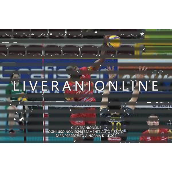 Campionato di Volley Superlega Serie A 2019/2020 Verona, Italia 08/02/2020 Calzedonia Verona vs Tonno Callipo Calabria Vibo Valentia Nella foto: Aboubacar Drame Neto (5) Tonno Callipo Calabria - Vibo Valentia in attacco. FOTO ROBERTO TOMMASINI-ALESSIO MARINI-AG ALDO LIVERANI SAS