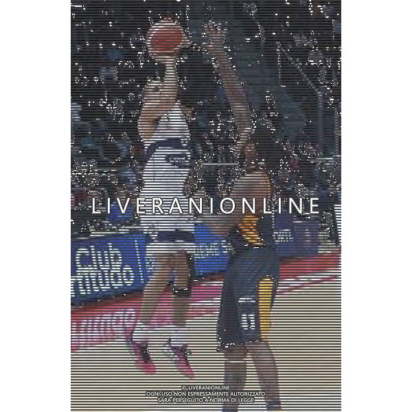 Campionato di Basket Serie A 2019/2020 Bologna, Italia 08/02/2020 Fortitudo Bologna vs Virtus Roma Nella foto: Kassius Robertson (Fortitudo Pompea Bologna) (sin.) contrastato da Davon Jefferson (Virtus Roma) FOTO MICHELE NUCCI-ALESSIO MARINI-AG ALDO LIVERANI SAS