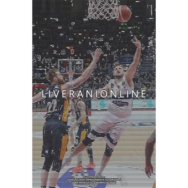Campionato di Basket Serie A 2019/2020 Bologna, Italia 08/02/2020 Fortitudo Bologna vs Virtus Roma Nella foto: Stefano Mancinelli (Fortitudo Pompea Bologna) al tiro contrastato da Giovanni Pini (Virtus Roma) FOTO MICHELE NUCCI-ALESSIO MARINI-AG ALDO LIVERANI SAS