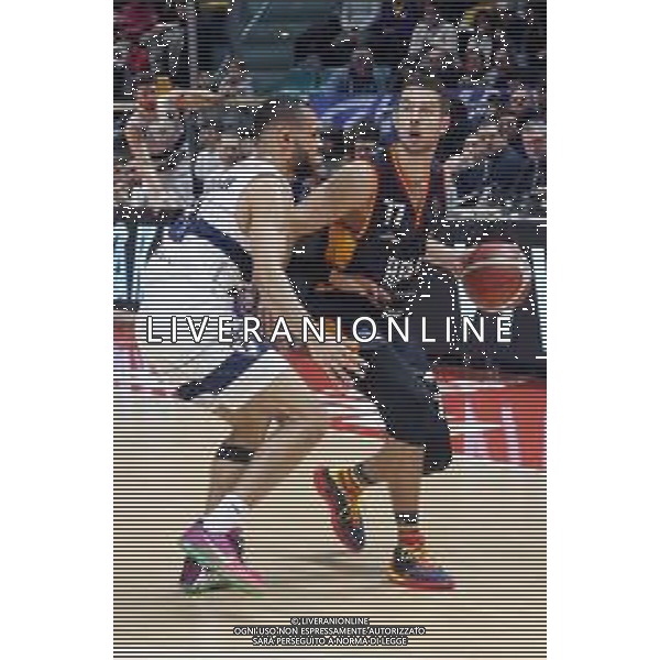 Campionato di Basket Serie A 2019/2020 Bologna, Italia 08/02/2020 Fortitudo Bologna vs Virtus Roma Nella foto: Tomas Kyzlink (Virtus Roma) (des.) contrastato da Kassius Robertson (Fortitudo Pompea Bologna) FOTO MICHELE NUCCI-ALESSIO MARINI-AG ALDO LIVERANI SAS
