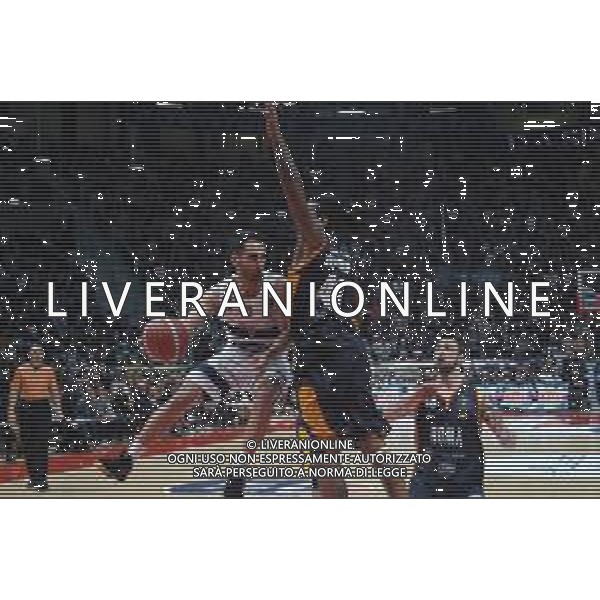Campionato di Basket Serie A 2019/2020 Bologna, Italia 08/02/2020 Fortitudo Bologna vs Virtus Roma Nella foto: Rok Stipcevic (Fortitudo Pompea Bologna) (sin.) contrastato da Davon Jefferson (Virtus Roma) FOTO MICHELE NUCCI-ALESSIO MARINI-AG ALDO LIVERANI SAS
