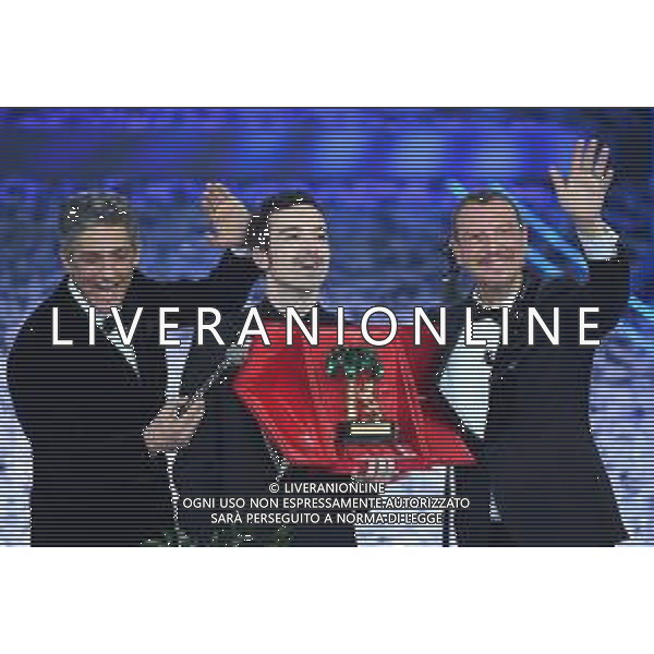 Foto: Aldo Liverani 08/02/2020 Sanremo (Italia) Spettacolo Serata n\'5 - 70\' Festival di Sanremo Teatro Ariston Nella foto: Diodato vince il Festival di Sanremo, Fiorello, Amadeus Photo: Aldo Liverani 08 February 2020 Sanremo (Italy) Entertainment Day 5 of 70\' Festival Sanremo In the pic: Diodato, Fiorello, Amadeus