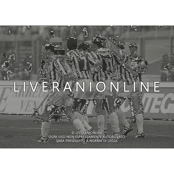01-09 1991 TORINO CAMPIONATO DI CALCIO SERIE A JUVENTUS FIORENTINA 1-0 NELLA FOTO ABBRACCI GIOCATORI JUVENTUS DOPO IL GOAL AG ALDO LIVERANI SAS