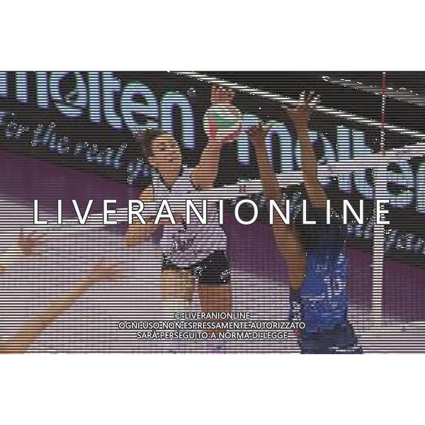 Campionato di Volley Serie A1 Femminile 2019/2020 Firenze, Italia 09/02/2020 Il Bisonte Firenze vs Reale Mutua Fenera Chieri Nella foto: Elena Perinelli in attacco contro il muro di Nkwakalor Sylvia ©Filippo Tomasi - Alessio Marini / AGENZIA ALDO LIVERANI SAS