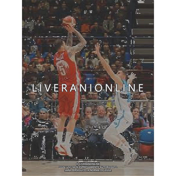 Campionato di Basket Serie A 2019/2020 Milano, Italia 09/02/2020 AX Armani Exchange Olimpia Milano vs Vanoli Basket Cremona Nella foto: Micov della AX Armani Exchange Olimpia Milano ostacolato da Ethan Happ della Vanoli Cremona ©Savino Paolella - Alessio Marini / AGENZIA ALDO LIVERANI SAS