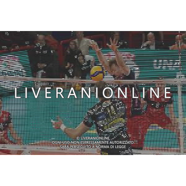 Campionato di Volley Superlega Serie A 2019/2020 Perugia, Italia 09/02/2020 Sir Safety Conad Perugia vs Gas Sales Piacenza Nella foto: aleksandar atanasijevic (n.14 opposto sir safety conad perugia) schiaccia tondo alessandro (n.14 schiacciatore - spiker gas sales piacenza) a muro FOTO LORIS CERQUIGLINI-ALESSIO MARINI-AG ALDO LIVERANI SAS
