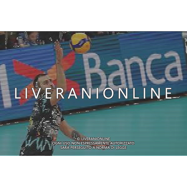 Campionato di Volley Superlega Serie A 2019/2020 Perugia, Italia 09/02/2020 Sir Safety Conad Perugia vs Gas Sales Piacenza Nella foto: giuliano de cecco (n.15 palleggiatore sir safety conad perugia) alla battuta FOTO LORIS CERQUIGLINI-ALESSIO MARINI-AG ALDO LIVERANI SAS