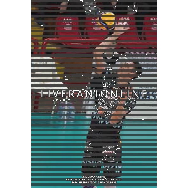 Campionato di Volley Superlega Serie A 2019/2020 Perugia, Italia 09/02/2020 Sir Safety Conad Perugia vs Gas Sales Piacenza Nella foto: roberto russo (n.12 centrale sir safety conad perugia) alla battuta FOTO LORIS CERQUIGLINI-ALESSIO MARINI-AG ALDO LIVERANI SAS
