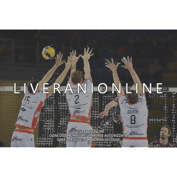 Campionato di Volley Superlega Serie A 2019/2020 Civitanova, Italia 09/02/2020 Cucine Lube Civitanova - Consar Ravenna Nella foto: Muro Lavia Daniele (Consar Ravenna) Cortesia Lorenzo (Consar Ravenna) Saitta Davide (Consar Ravenna) FOTO ROBERTO BATOMEOLI-ALESSIO MARINI-AG ALDO LIVERANI SAS