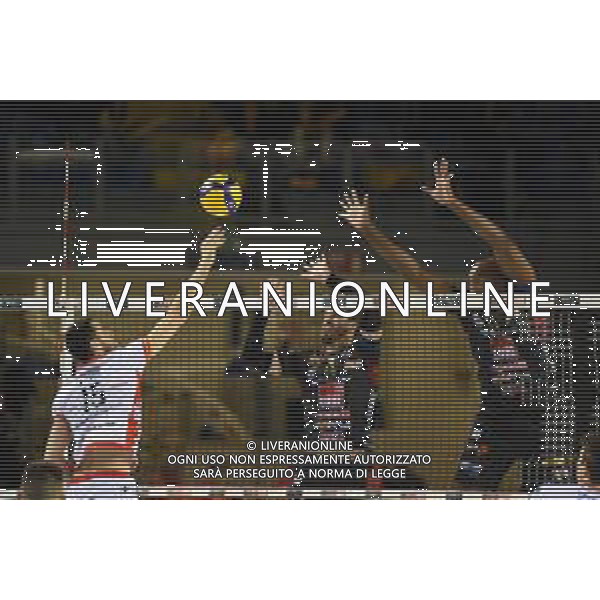 Campionato di Volley Superlega Serie A 2019/2020 Civitanova, Italia 09/02/2020 Cucine Lube Civitanova - Consar Ravenna Nella foto: Attacco Lavia Daniele (Consar Ravenna) Muro Simon Robertlandy (Cucine Lube Civitanova)Mossa De Rezende Bruno (Cucine Lube Civitanova) FOTO ROBERTO BATOMEOLI-ALESSIO MARINI-AG ALDO LIVERANI SAS