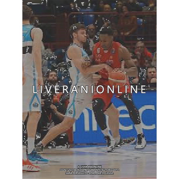 Campionato di Basket Serie A 2019/2020 Milano, Italia 09/02/2020 AX Armani Exchange Olimpia Milano vs Vanoli Basket Cremona Nella foto: Paul Biligha della AX Armani Exchange Olimpia Milano ostacolato da Ethan Happ della Vanoli Cremona ©Savino Paolella - Alessio Marini / AGENZIA ALDO LIVERANI SAS