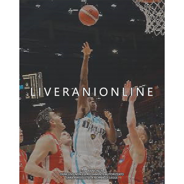 Campionato di Basket Serie A 2019/2020 Milano, Italia 09/02/2020 AX Armani Exchange Olimpia Milano vs Vanoli Basket Cremona Nella foto: Akele della Vanoli Cremona ostacolato da Luis Scola della AX Armani Exchange Olimpia Milano ©Savino Paolella - Alessio Marini / AGENZIA ALDO LIVERANI SAS