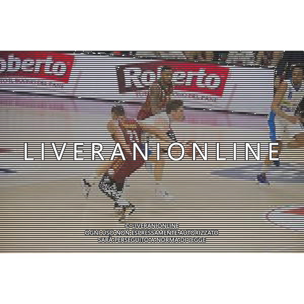 Campionato di Basket Serie A 2019/2020 Venezia, Italia 09/02/2020 Umana Reyer Venezia vs De Longhi Treviso Basket Nella foto: Il fallo di Jeremy Chappell (Umana Reyer Venezia) ai danni di Aleksej Nikolic (De\' Longhi Treviso) FOTO MATTIA RADONI-ALESSIO MARINI-AG ALDO LIVERANI SAS
