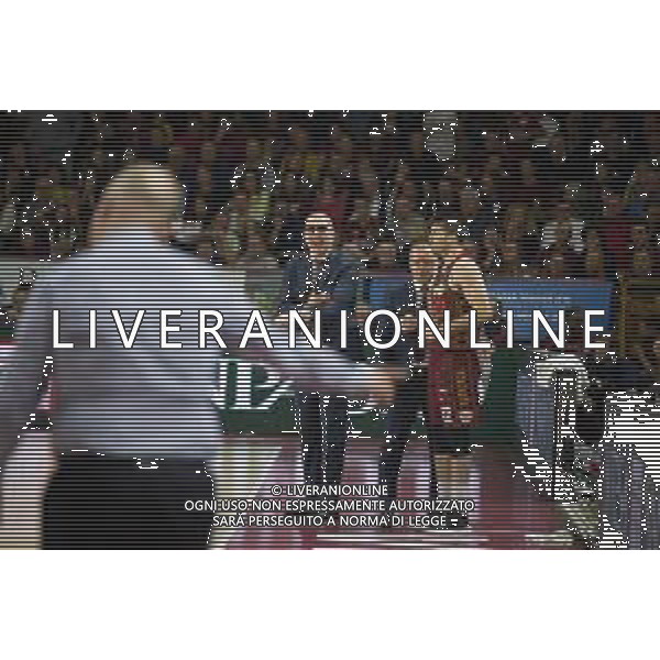 Campionato di Basket Serie A 2019/2020 Venezia, Italia 09/02/2020 Umana Reyer Venezia vs De Longhi Treviso Basket Nella foto: L\'allenatore dell\'Umana Reyer Venezia Walter De Raffaele chiedeva il fallo FOTO MATTIA RADONI-ALESSIO MARINI-AG ALDO LIVERANI SAS