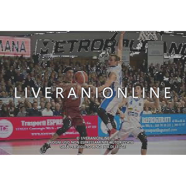 Campionato di Basket Serie A 2019/2020 Venezia, Italia 09/02/2020 Umana Reyer Venezia vs De Longhi Treviso Basket Nella foto: Il passaggio di Bruno Cerella (Umana Reyer Venezia) FOTO MATTIA RADONI-ALESSIO MARINI-AG ALDO LIVERANI SAS
