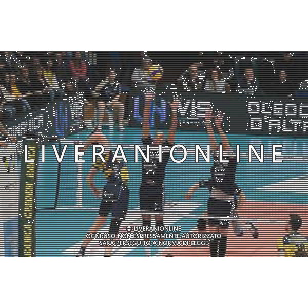 Campionato di Volley Superlega Serie A 2019/2020 Modena, Italia 09/02/2020 Leo Shoes Modena vs Allianz Milano Nella foto: Attacco di Matthew Anderson (01) (Leo Shoes Modena) e muro di Nimir Abdel Aziz (01) (Allianz Milano) FOTO DANIELE NICLI-ALESSIO MARINI-AG ALDO LIVERANI SAS