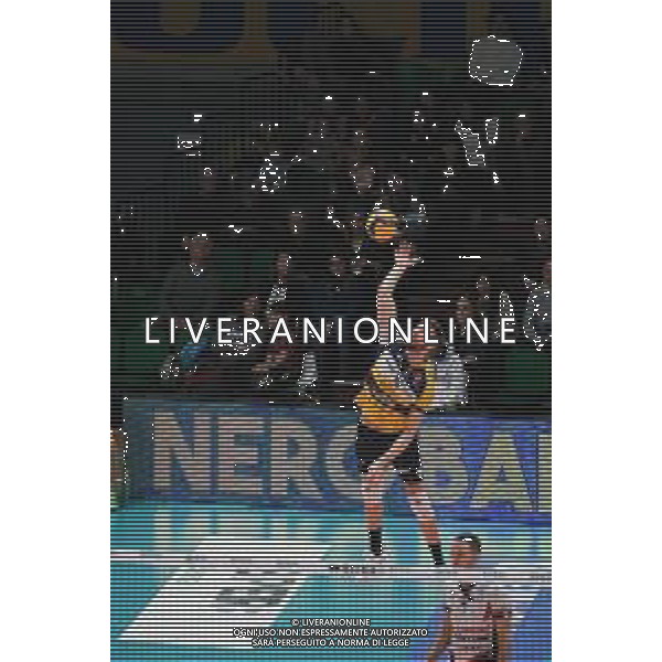 Campionato di Volley Superlega Serie A 2019/2020 Modena, Italia 09/02/2020 Leo Shoes Modena vs Allianz Milano Nella foto: Battuta di Bartosz Bednorz (10) (Leo Shoes Modena) FOTO DANIELE NICLI-ALESSIO MARINI-AG ALDO LIVERANI SAS