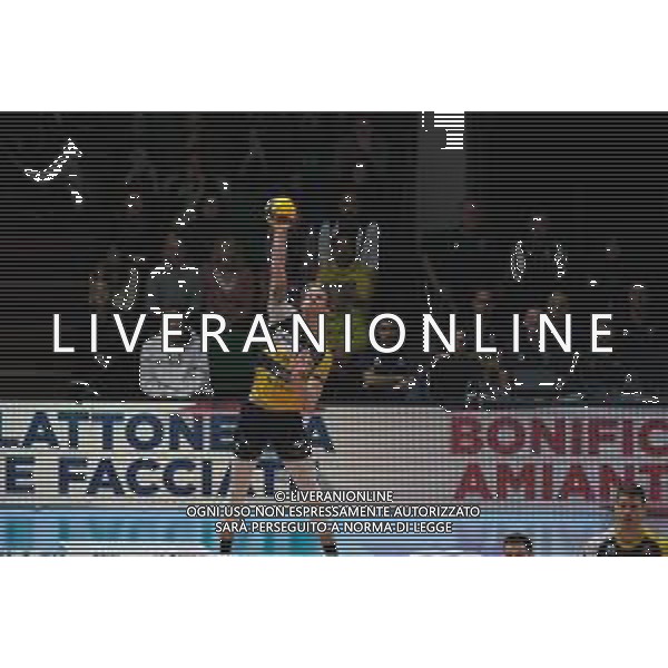 Campionato di Volley Superlega Serie A 2019/2020 Modena, Italia 09/02/2020 Leo Shoes Modena vs Allianz Milano Nella foto: Battuta di Maxwell Philip Holt (12) (Leo Shoes Modena) FOTO DANIELE NICLI-ALESSIO MARINI-AG ALDO LIVERANI SAS