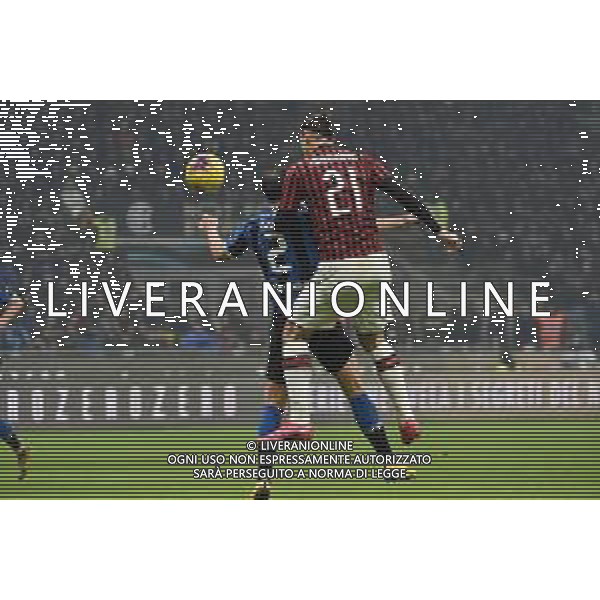 colpo di testa di zlatan Ibrahimovic che serve ad Ante Rebic la palla per il gol del 0-1 milan Inter vs Milan Campionato Serie A TIM - 23¬∞ giornata Milano 09-02-2020 Stadio Giuseppe Meazza - San Siro foto Roberto Garavaglia - ag. Aldo Liverani sas / AGENZIA ALDO LIVERANI SAS
