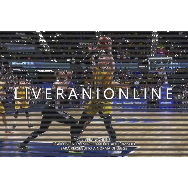 FIBA Intercontinental Cup Tenerife, Italia 09/02/2020 Finale - Segafredo Virtus Bologna vs Iberostar Tenerife Nella foto: Aaron White (Iberostar Tenerife) in azione, marcato da Kyle Weems (Segafredo Virtus Bologna) FOTO DAVIDE DI LALLA-ALESSIO MARINI-AG ALDO LIVERANI SAS