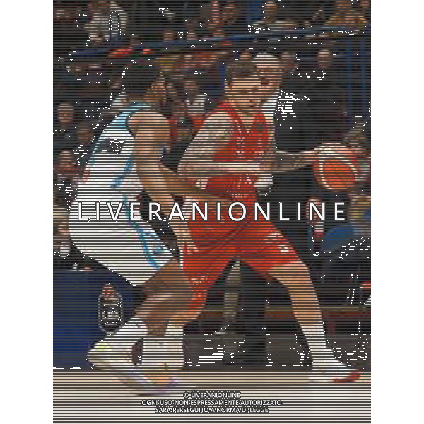 Campionato di Basket Serie A 2019/2020 Milano, Italia 09/02/2020 AX Armani Exchange Olimpia Milano vs Vanoli Basket Cremona Nella foto: Micov della AX Armani Exchange Olimpia Milano contrastato da Saunders della Vanili Cremona FOTO SAVINO PAOLELLA-ALESSIO MARINI -AG ALDO LIVERANI SAS