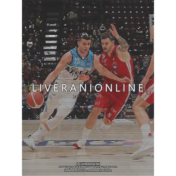 Campionato di Basket Serie A 2019/2020 Milano, Italia 09/02/2020 AX Armani Exchange Olimpia Milano vs Vanoli Basket Cremona Nella foto: Stojanovic della Vanoli Cremona contrastato da Micov della AX Armani Exchange Olimpia Milano FOTO SAVINO PAOLELLA-ALESSIO MARINI-AG ALDO LIVERANI SAS