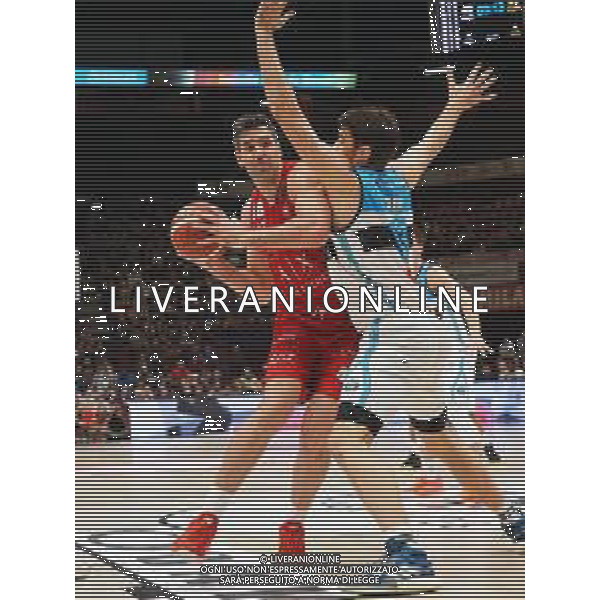 Campionato di Basket Serie A 2019/2020 Milano, Italia 09/02/2020 AX Armani Exchange Olimpia Milano vs Vanoli Basket Cremona Nella foto: Luis Scola della AX Armani Exchange Olimpia Milano ostacolato da Sobin della Vanoli Cremona FOTO SAVINO PAOLELLA-ALESSIO MARINI-AG ALDO LIVERANI SAS