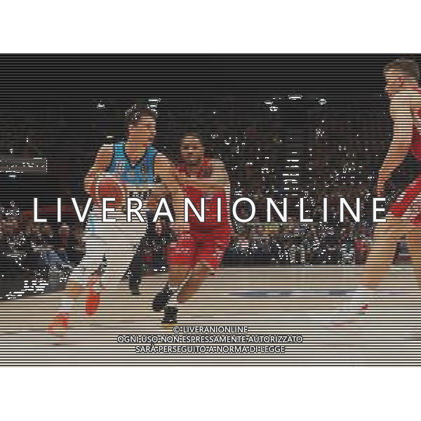 Campionato di Basket Serie A 2019/2020 Milano, Italia 09/02/2020 AX Armani Exchange Olimpia Milano vs Vanoli Basket Cremona Nella foto: Michele Ruzzier della Vanoli Cremona ostacolato da Sykes della AX Armani Exchange Olimpia Milano FOTO SAVINO PAOLELLA-ALESSIO MARINI-AG ALDO LIVERANI SAS