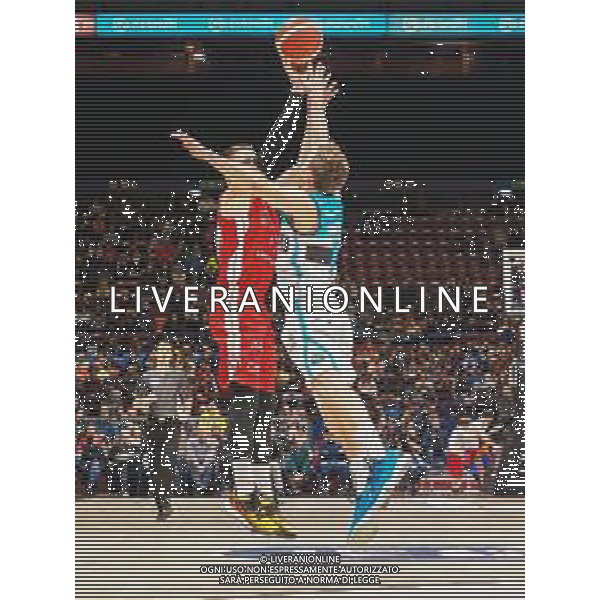 Campionato di Basket Serie A 2019/2020 Milano, Italia 09/02/2020 AX Armani Exchange Olimpia Milano vs Vanoli Basket Cremona Nella foto: Nedovic della AX Armani Exchange Olimpia Milano ostacolato da Travis Diener della Vanoli Cremona FOTO SAVINO PAOLELLA-ALESSIO MARINI-AG ALDO LIVERANI SAS