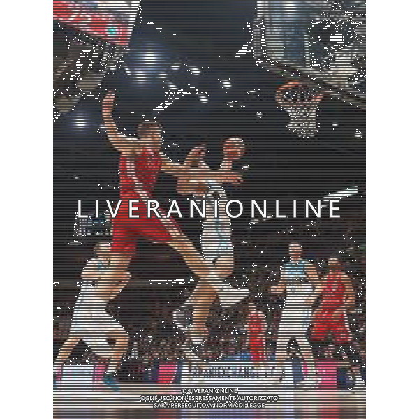 Campionato di Basket Serie A 2019/2020 Milano, Italia 09/02/2020 AX Armani Exchange Olimpia Milano vs Vanoli Basket Cremona Nella foto: Stojanovic della Vanoli Cremona e Tarczewski della AX Armani Exchange Olimpia Milano a rimbalzo FOTO SAVINO PAOLELLA-ALESSIO MARINI-AG ALDO LIVERANI SAS