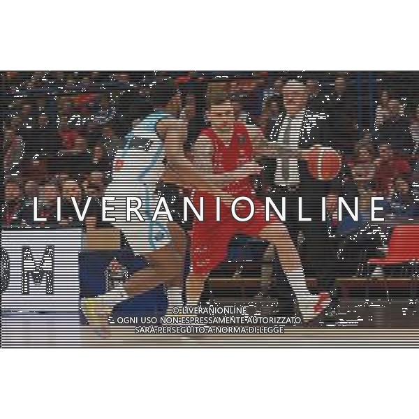 Campionato di Basket Serie A 2019/2020 Milano, Italia 09/02/2020 AX Armani Exchange Olimpia Milano vs Vanoli Basket Cremona Nella foto: Micov della AX Armani Exchange Olimpia Milano ostacolato da Saunders della Vanili Cremona sotto gli occhi di Meo Sacchetti, coach della Vanoli Cremona FOTO SAVINO PAOLELLA-ALESSIO MARINI-AG ALDO LIVERANI SAS