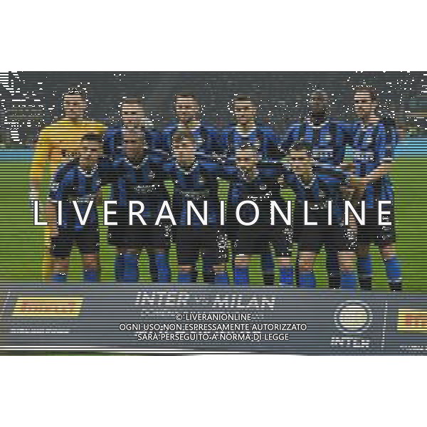 la formazione dell’Inter, in piedi da SX Daniele Padelli, Milan Skriniar, Stefan de Vrij, Matias Vecino, Romelu Lukaku e Diego Godin; in basso da SX Alexis Sanchez, Ashley Young, Nicolo’ Barella, Marcelo Brozovic e Antonio Candreva Inter vs Milan Campionato Serie A TIM - 23° giornata Milano 09-02-2020 Stadio Giuseppe Meazza - San Siro foto Roberto Garavaglia - ag. Aldo Liverani sas
