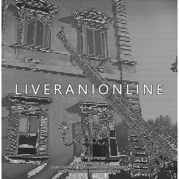 1950 ROMA PALAZZO DEL QUIRINALE I VIGILI DEL FUOCO CAMBIANO LE LUCI DEI LAMPIONI AG ALDO LIVERANI SAS