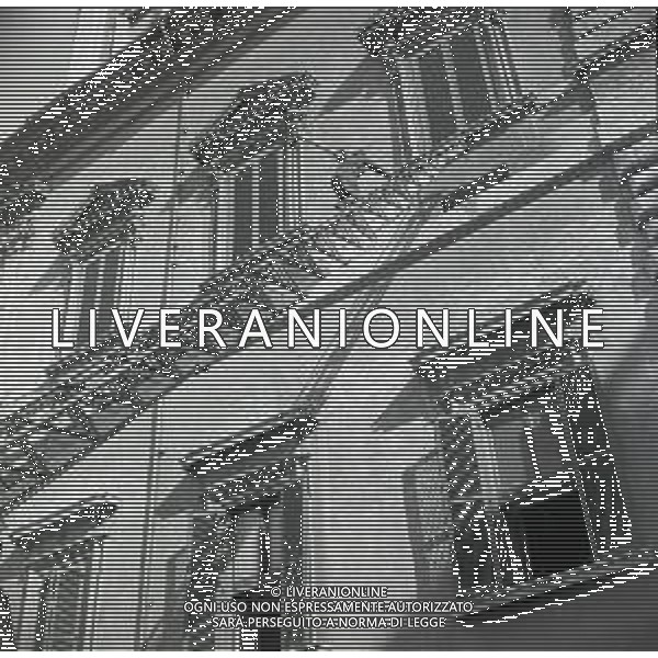 1950 ROMA PALAZZO DEL QUIRINALE I VIGILI DEL FUOCO CAMBIANO LE LUCI DEI LAMPIONI AG ALDO LIVERANI SAS