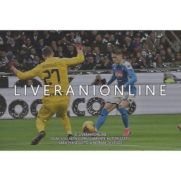 Piotr Zielinski solo davanti a Daniele Padelli sbaglia il gol del possibile 1 a 0 Napoli Inter vs Napoli Coppa Italia - semifinale gara di andata Milano 12-02-2020 Stadio Giuseppe Meazza - San Siro foto Roberto Garavaglia - ag. Aldo Liverani sas/ AGENZIA ALDO LIVERANI SAS