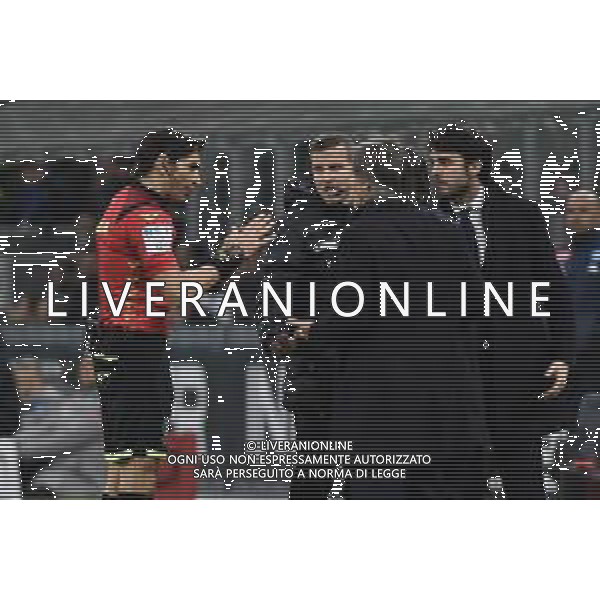 l‚Äôarbitro Gianpaolo Calvarese discute con la panchina dell‚ÄôInter dopo aver ammonito l‚Äôallenatore Antonio Conte Inter vs Napoli Coppa Italia - semifinale gara di andata Milano 12-02-2020 Stadio Giuseppe Meazza - San Siro foto Roberto Garavaglia - ag. Aldo Liverani sas / AGENZIA ALDO LIVERANI SAS