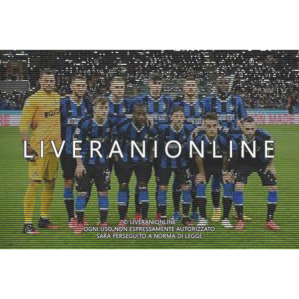 la formazione dell’Inter in piedi da SX Daniele Padelli, Stefan de Vrij, Milan Skriniar, Alessandro Bastoni, Cristiano Biraghi e Romelu Lukaku; in basso da SX Nicolo’ Barella, Victor Moses, Stefano Sensi, Lautaro Martinez e Marcelo Brozovic Inter vs Napoli Coppa Italia - semifinale gara di andata Milano 12-02-2020 Stadio Giuseppe Meazza - San Siro foto Roberto Garavaglia - ag. Aldo Liverani sas
