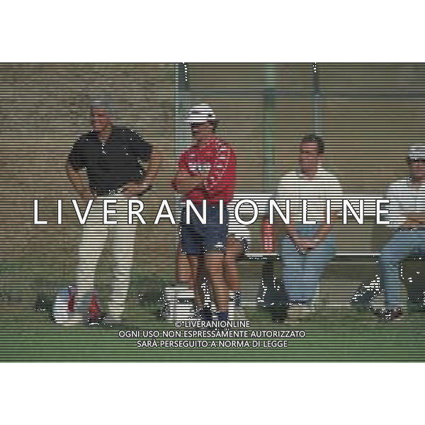 1998-1999 GENOA CALCIO PARTITA AMICHEVOLE NELLA FOTO GIUSEPPE PILLON ALLENATORE GENOA CALCIO CON MAURIZIO TURONE AG ALDO LIVERANI SAS