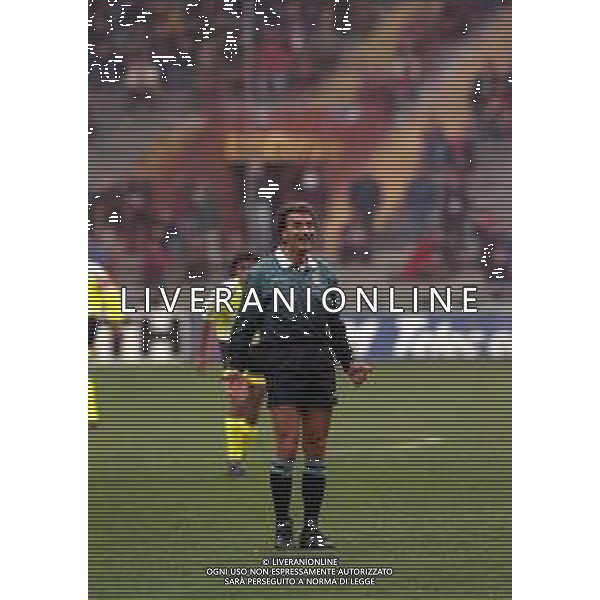04-01-1998 GENOVA CAMPIONATO DI CALCIO SERIE B GENOA-PERUGIA 2-0 NELLA FOTO ARBITRO SALVATORE RACALBUTO AG ALDO LIVERANI SAS
