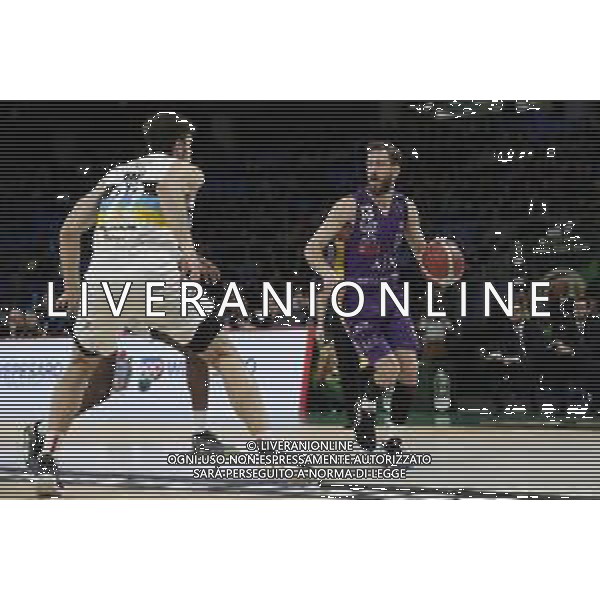 Pesaro 13/02/2020 - Zurich Connect Final Eight 2020 Quarto di Finale - AX Armani Exange Mlano vs Vanoli Baket Cremona - nella foto: Rodriguez Sergio (AX Armani Echange Milano) Happ Ethan (Vanoli Basket Cremona) ©Claudio Zamagni/Agenzia Aldo Liverani s.a.s.