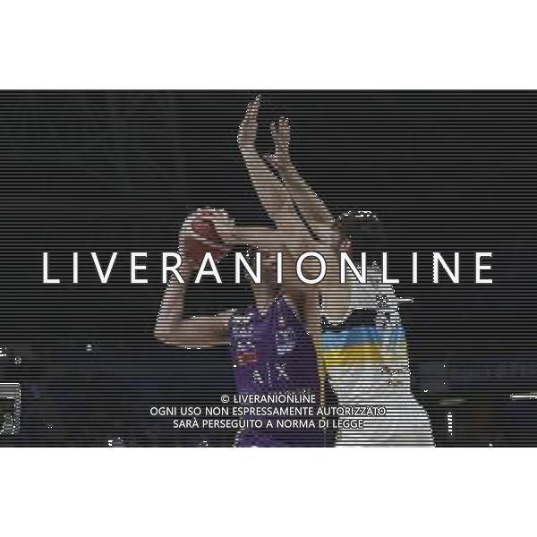 Pesaro 13/02/2020 - Zurich Connect Final Eight 2020 Quarto di Finale - AX Armani Exange Mlano vs Vanoli Baket Cremona - nella foto: Scola Luis (AX Armani Echange Milano) Happ Ethan (Vanoli Basket Cremona) Claudio Zamagni/Agenzia Aldo Liverani s.a.s.