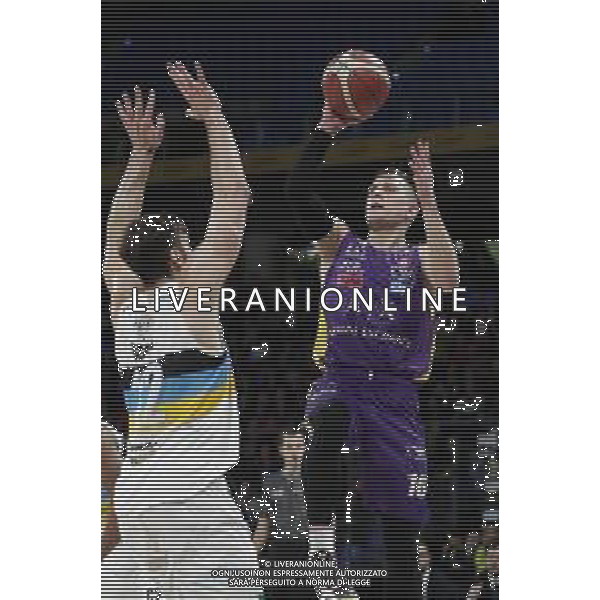 Pesaro 13/02/2020 - Zurich Connect Final Eight 2020 Quarto di Finale - AX Armani Exange Mlano vs Vanoli Baket Cremona - nella foto: Nedovic Nemanja (AX Armani Exange Milano) Happ Ethan (Vanoli Basket Cremona) Claudio Zamagni/Agenzia Aldo Liverani s.a.s.
