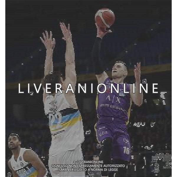 Pesaro 13/02/2020 - Zurich Connect Final Eight 2020 Quarto di Finale - AX Armani Exange Mlano vs Vanoli Baket Cremona - nella foto: Nedovic Nemanja (AX Armani Exange Milano) Happ Ethan (Vanoli Basket Cremona) Claudio Zamagni/Agenzia Aldo Liverani s.a.s.
