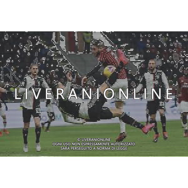 la rovesciata di Cristiano Ronaldo intercettata con il braccio da davide Calabria, l\'arbitro dopo aver rivisto al VAR assegna il rigore alla Juve Milan vs Juventus Coppa Italia - semifinale gara di andata Milano 13-02-2020 Stadio Giuseppe Meazza - San Siro foto Roberto Garavaglia - ag. Aldo Liverani sas / AGENZIA ALDO LIVERANI SAS