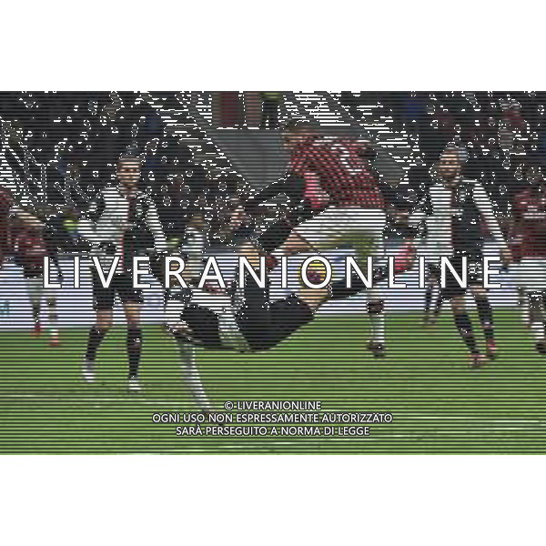 la rovesciata di Cristiano Ronaldo intercettata con il braccio da davide Calabria, l\'arbitro dopo aver rivisto al VAR assegna il rigore alla Juve Milan vs Juventus Coppa Italia - semifinale gara di andata Milano 13-02-2020 Stadio Giuseppe Meazza - San Siro foto Roberto Garavaglia - ag. Aldo Liverani sas / AGENZIA ALDO LIVERANI SAS
