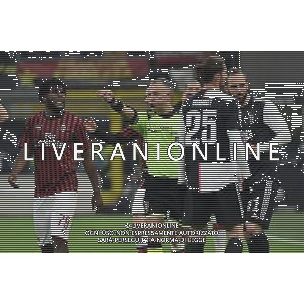 l\'arbitro Valeri dopo aver visionato il VAR indica il dischetto e assegna il rigore alla Juve Milan vs Juventus Coppa Italia - semifinale gara di andata Milano 13-02-2020 Stadio Giuseppe Meazza - San Siro foto Roberto Garavaglia - ag. Aldo Liverani sas / AGENZIA ALDO LIVERANI SAS