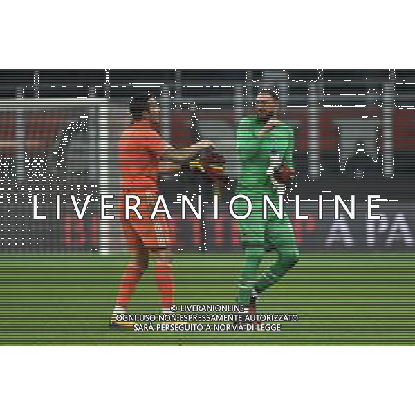 Gianluigi Buffon e Gianluigi Donnarumma a fine gara Milan vs Juventus Coppa Italia - semifinale gara di andata Milano 13-02-2020 Stadio Giuseppe Meazza - San Siro foto Roberto Garavaglia - ag. Aldo Liverani sas / AGENZIA ALDO LIVERANI SAS