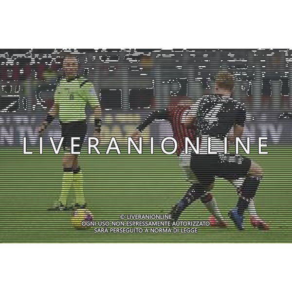 l’arbitro Paolo Valeri di Roma osserva un contrasto tra Ante Rebic (MIlan) SX e Matthijs De Ligt (Juventus) DX Milan vs Juventus Coppa Italia - semifinale gara di andata Milano 13-02-2020 Stadio Giuseppe Meazza - San Siro foto Roberto Garavaglia - ag. Aldo Liverani sas