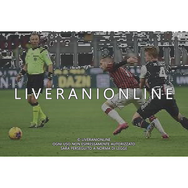 l’arbitro Paolo Valeri di Roma osserva un contrasto tra Ante Rebic (MIlan) SX e Matthijs De Ligt (Juventus) DX Milan vs Juventus Coppa Italia - semifinale gara di andata Milano 13-02-2020 Stadio Giuseppe Meazza - San Siro foto Roberto Garavaglia - ag. Aldo Liverani sas